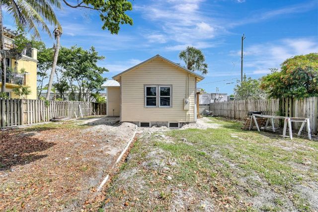 11 SW 11th Avenue, Fort Lauderdale, FL 33312