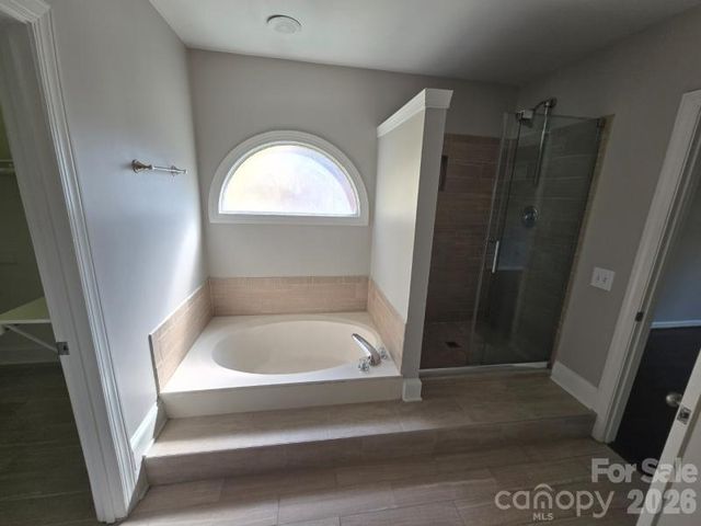 9011 Coleshire Court, Charlotte, NC 28269