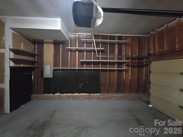 9011 Coleshire Court, Charlotte, NC 28269