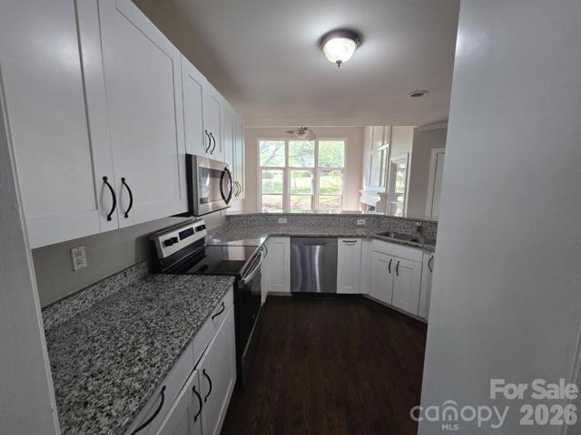 9011 Coleshire Court, Charlotte, NC 28269