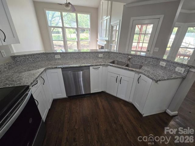 9011 Coleshire Court, Charlotte, NC 28269