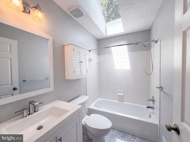 11301 WILLOWDALE DR, Germantown, MD 20876