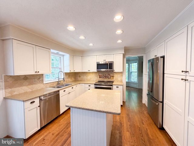 11301 WILLOWDALE DR, Germantown, MD 20876