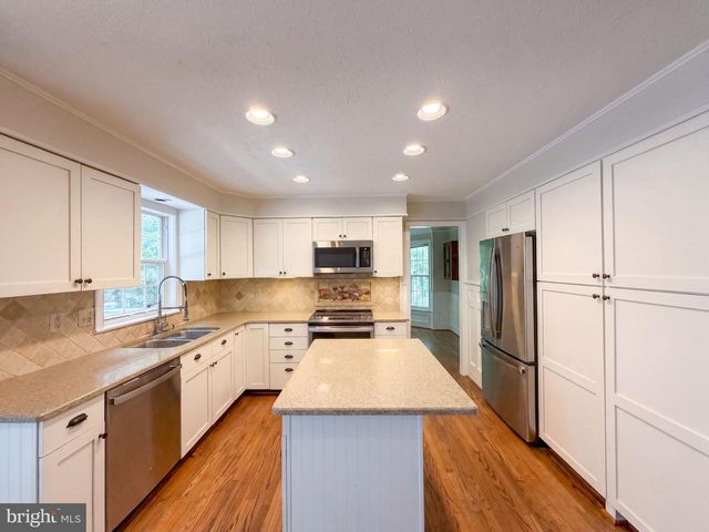 11301 WILLOWDALE DR, Germantown, MD 20876