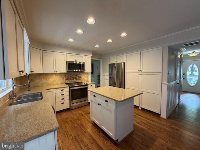 11301 WILLOWDALE DR, Germantown, MD 20876