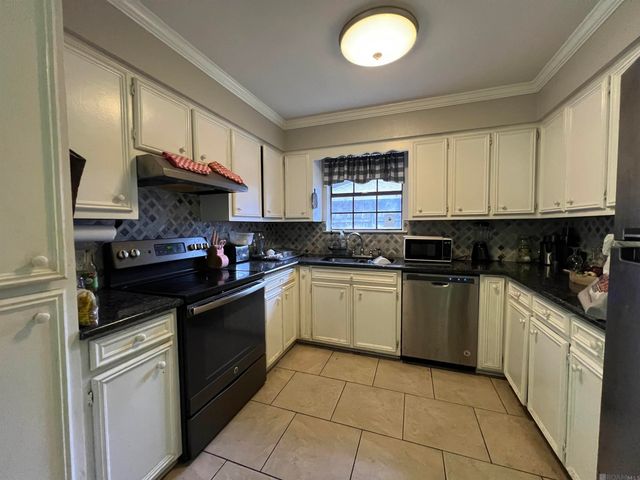 9915 Hawthorne Dr, Baton Rouge, LA 70809