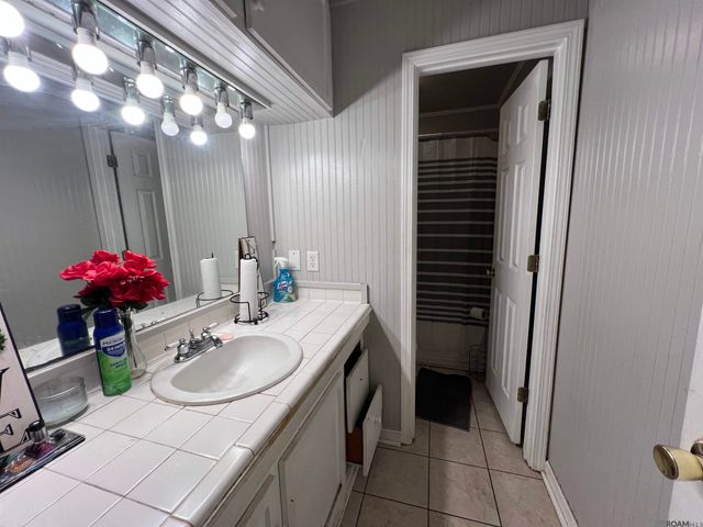 9915 Hawthorne Dr, Baton Rouge, LA 70809