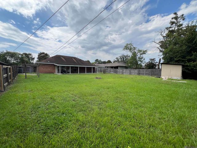 9915 Hawthorne Dr, Baton Rouge, LA 70809