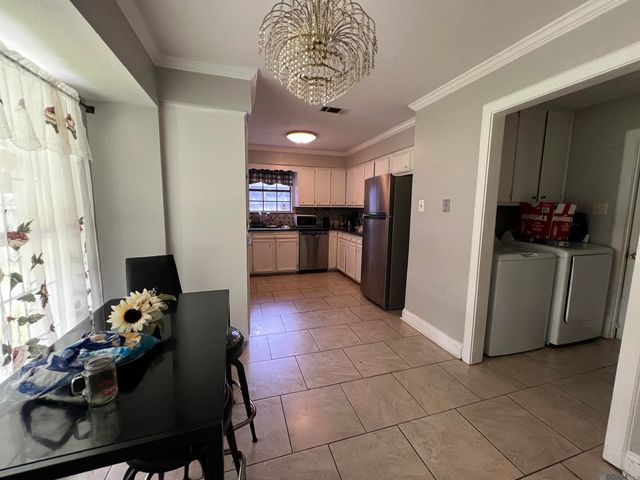 9915 Hawthorne Dr, Baton Rouge, LA 70809