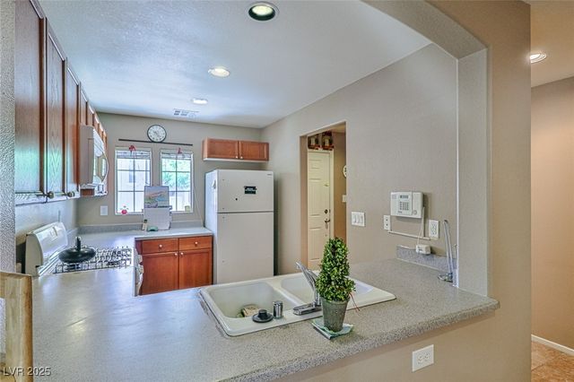 9068 Alluring Avenue, Las Vegas, NV 89149