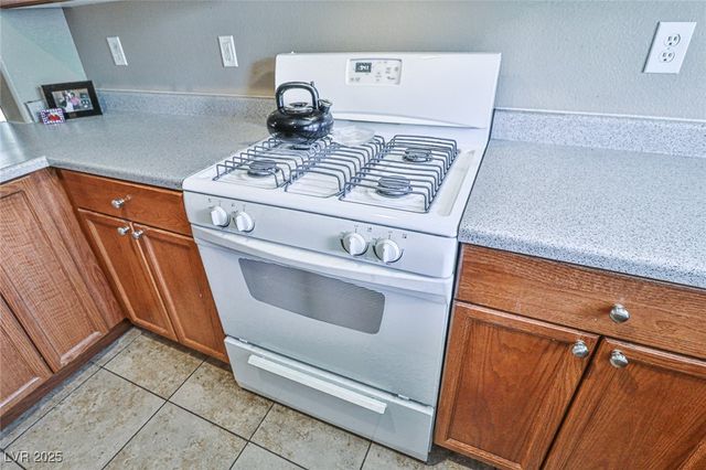 9068 Alluring Avenue, Las Vegas, NV 89149