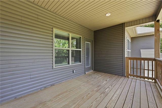 17 Holcombe Lane, Bella Vista, AR 72714