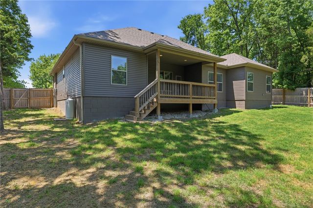 17 Holcombe Lane, Bella Vista, AR 72714