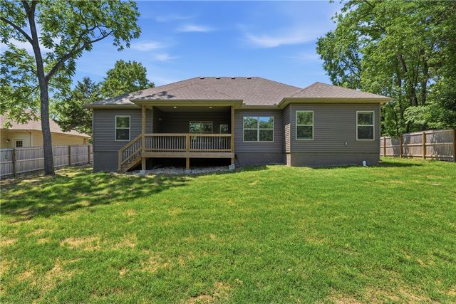 17 Holcombe Lane, Bella Vista, AR 72714