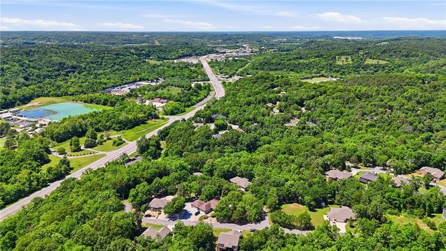 17 Holcombe Lane, Bella Vista, AR 72714