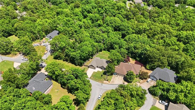 17 Holcombe Lane, Bella Vista, AR 72714