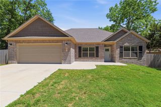 17 Holcombe Lane, Bella Vista, AR 72714