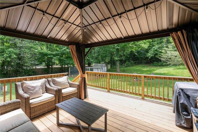 85 S Meadowcliff Cir, Carrollton, GA 30117