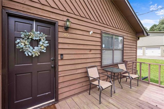85 S Meadowcliff Cir, Carrollton, GA 30117
