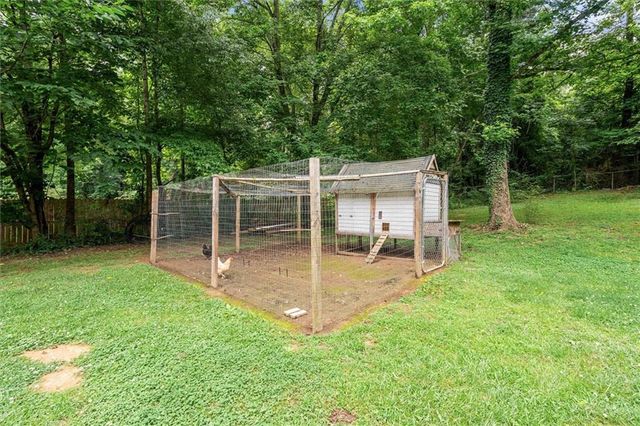 85 S Meadowcliff Cir, Carrollton, GA 30117
