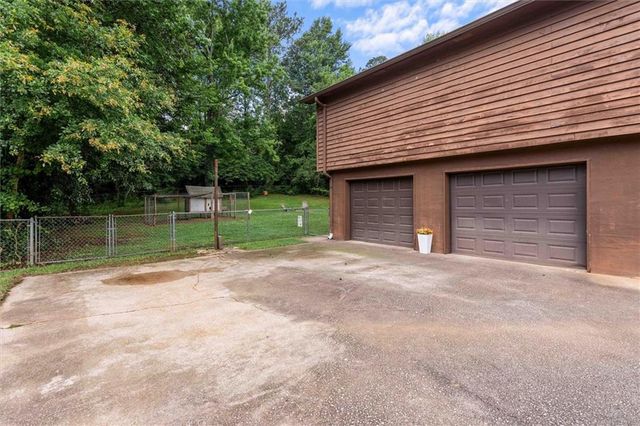 85 S Meadowcliff Cir, Carrollton, GA 30117