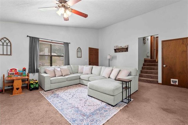 85 S Meadowcliff Cir, Carrollton, GA 30117
