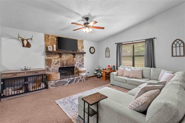 85 S Meadowcliff Cir, Carrollton, GA 30117