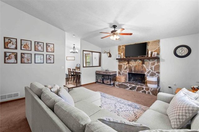 85 S Meadowcliff Cir, Carrollton, GA 30117
