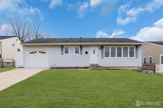 16 Hemlock Drive, Parlin, NJ 08859