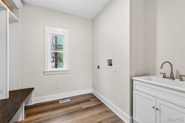 8711 Rosalie Avenue, Brentwood, MO 63144