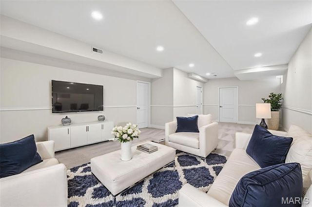 8711 Rosalie Avenue, Brentwood, MO 63144