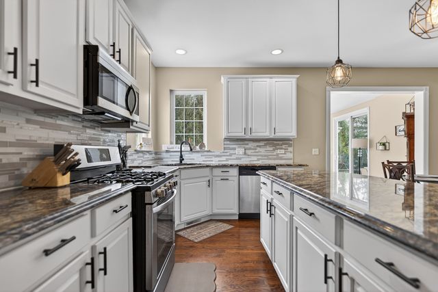 1823 Kings Gate Lane, Crystal Lake, IL 60014