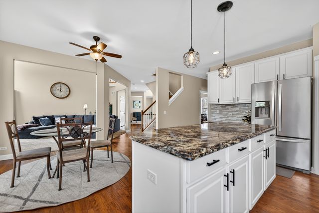 1823 Kings Gate Lane, Crystal Lake, IL 60014