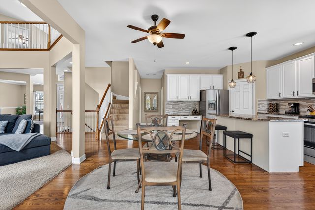 1823 Kings Gate Lane, Crystal Lake, IL 60014