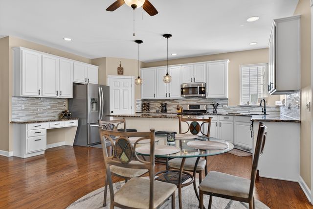 1823 Kings Gate Lane, Crystal Lake, IL 60014