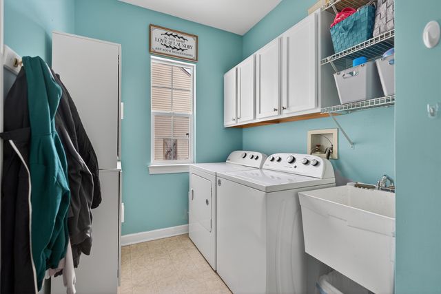 1823 Kings Gate Lane, Crystal Lake, IL 60014