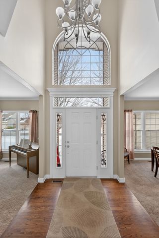 1823 Kings Gate Lane, Crystal Lake, IL 60014