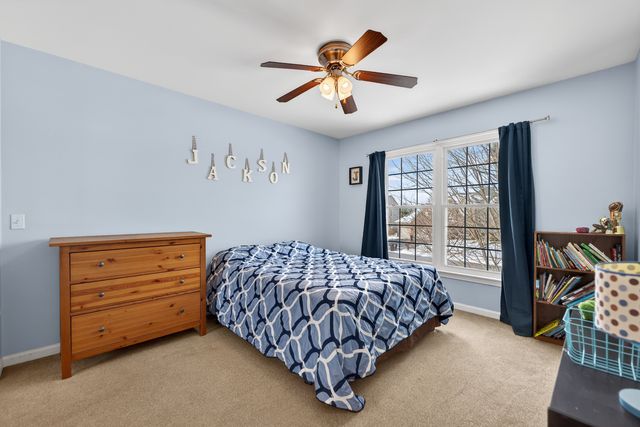 1823 Kings Gate Lane, Crystal Lake, IL 60014