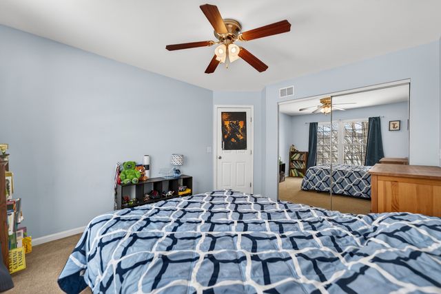 1823 Kings Gate Lane, Crystal Lake, IL 60014