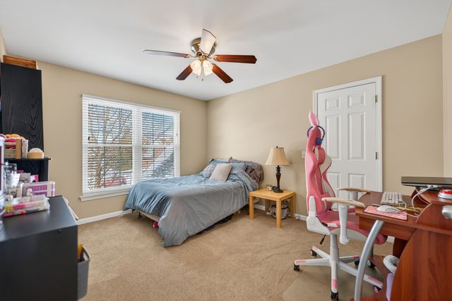 1823 Kings Gate Lane, Crystal Lake, IL 60014