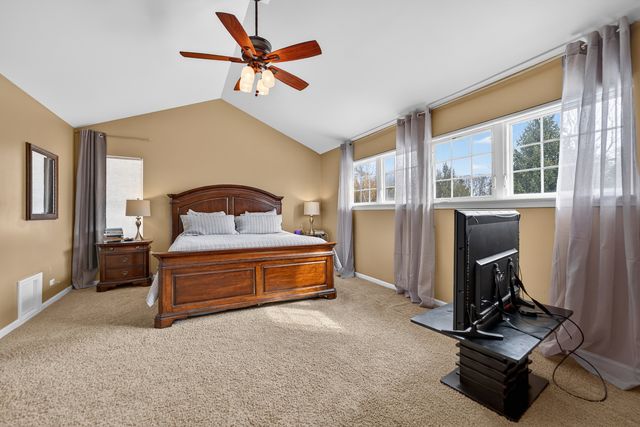 1823 Kings Gate Lane, Crystal Lake, IL 60014