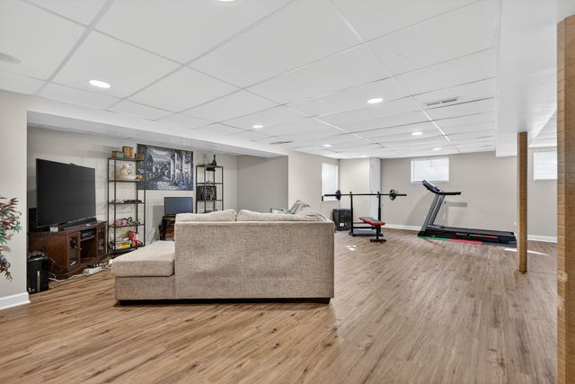 1823 Kings Gate Lane, Crystal Lake, IL 60014