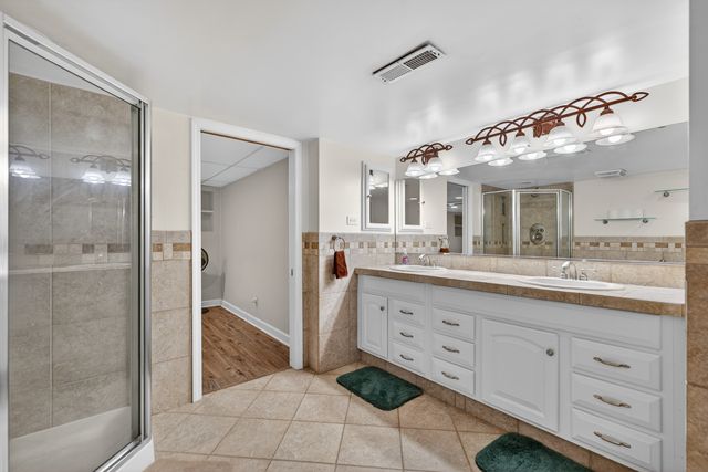 1823 Kings Gate Lane, Crystal Lake, IL 60014