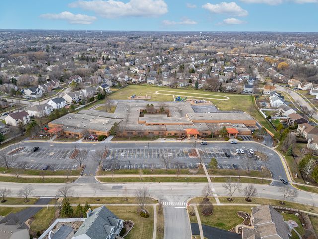 1823 Kings Gate Lane, Crystal Lake, IL 60014