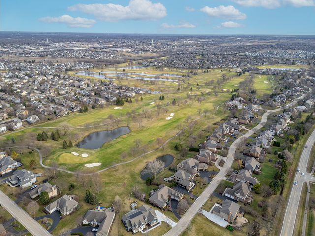 1823 Kings Gate Lane, Crystal Lake, IL 60014