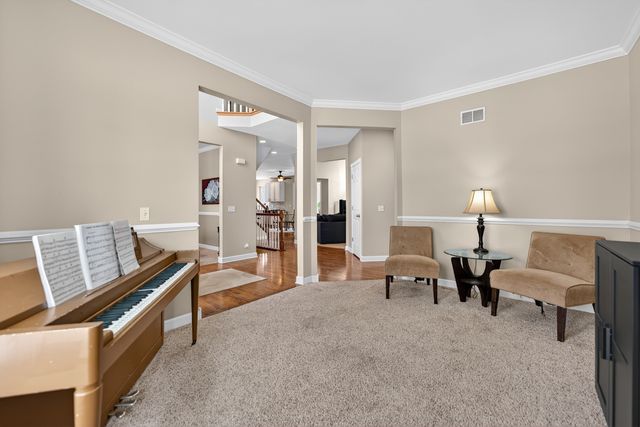 1823 Kings Gate Lane, Crystal Lake, IL 60014