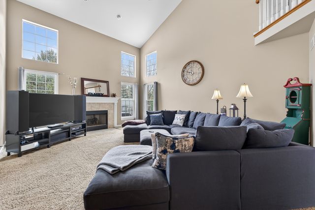 1823 Kings Gate Lane, Crystal Lake, IL 60014