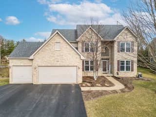 1823 Kings Gate Lane, Crystal Lake, IL 60014