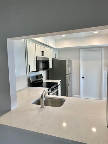 124 Stillwater Circle, Jupiter, FL 33458