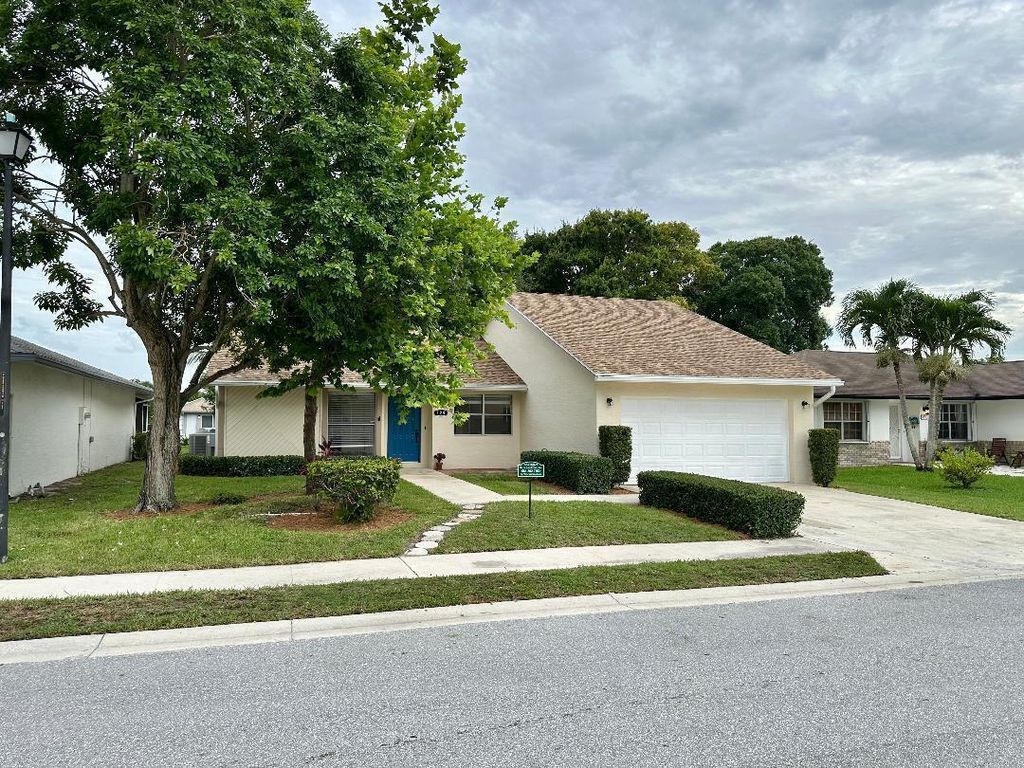 124 Stillwater Circle, Jupiter, FL 33458